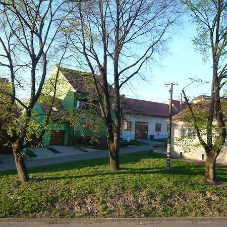 Pensjonat Za Kaplicku Hovorany Zewnętrze zdjęcie