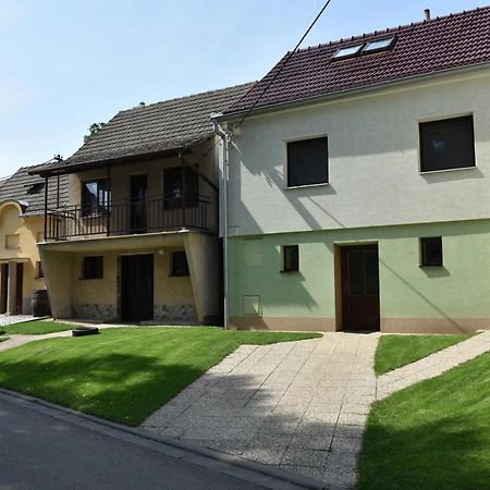 Pensjonat Za Kaplicku Hovorany Zewnętrze zdjęcie