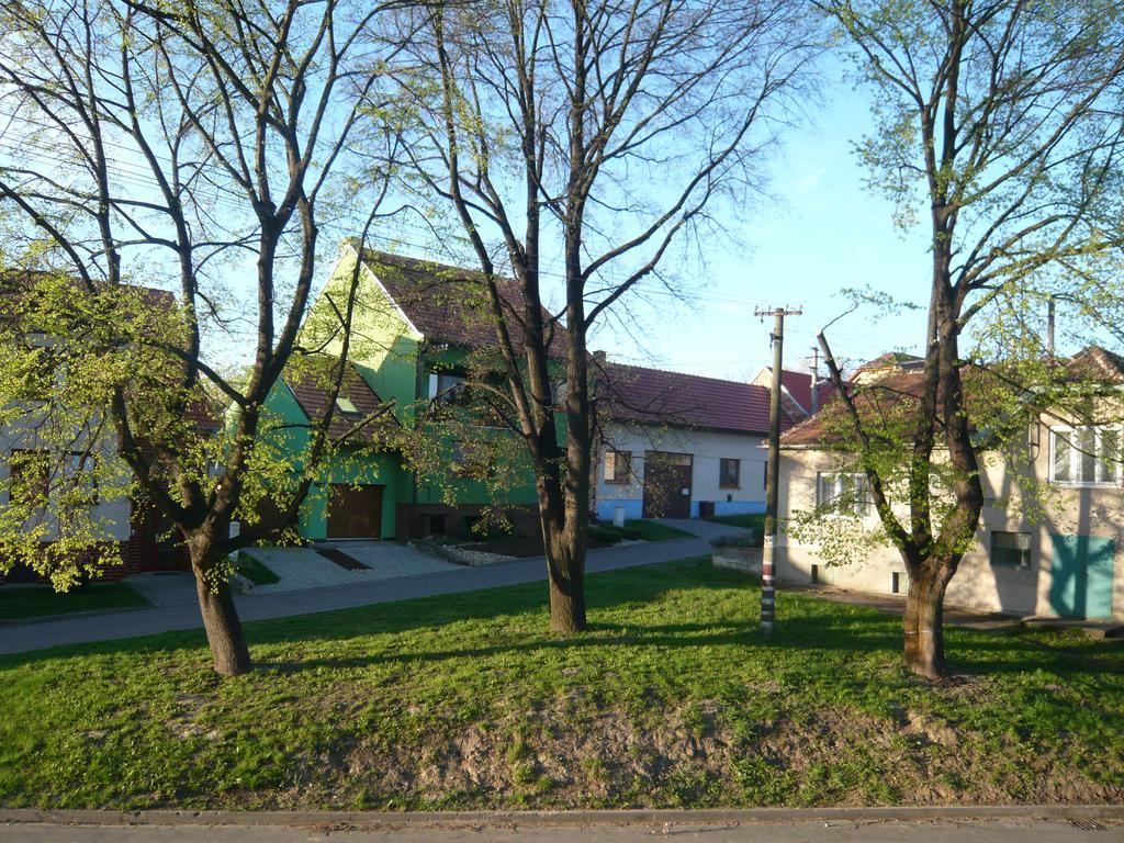Pensjonat Za Kaplicku Hovorany Zewnętrze zdjęcie